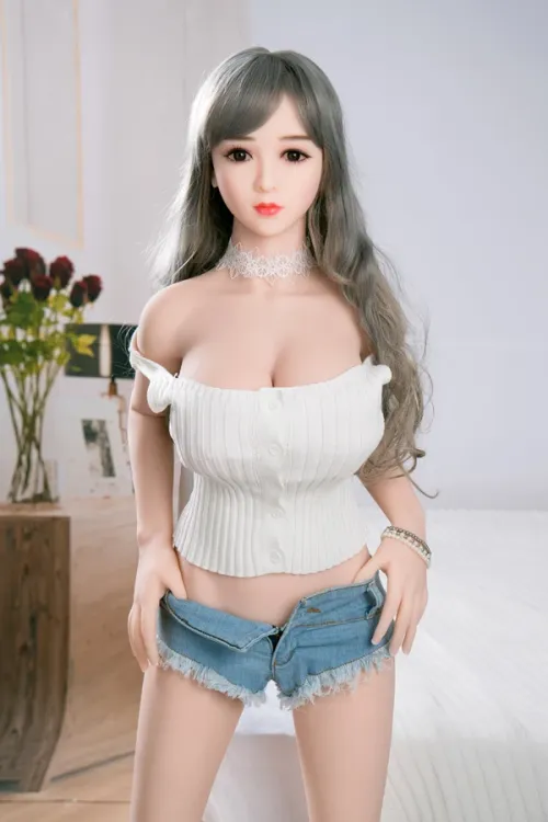 巨乳の若い女性 熟女 ラブドール 通販 優雅 148cm