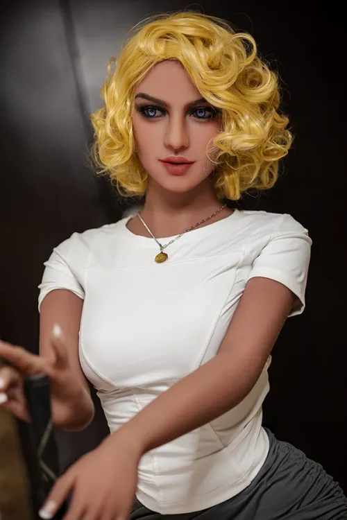 2022年6月最新作 欧米人風 ゴルフ 熟女ラブドール 通販 Daphne 158cm